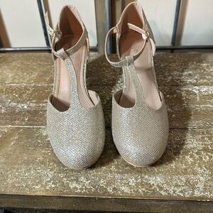 Gold dress shoes estimated size 10 in women new with strips